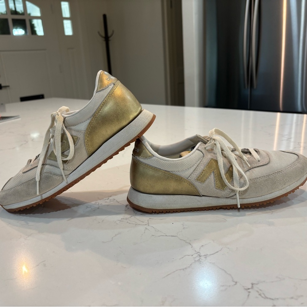 New Balance x  J. Crew 620’s Women's Sneakers  Off White & Gold Size 8 EUC